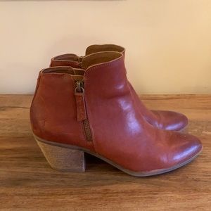 Frye Judith zip ankle booties Congac